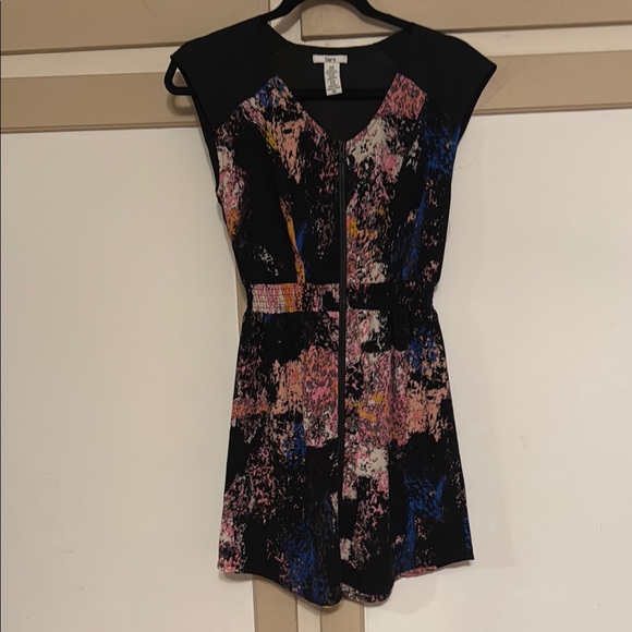 Assorted dresses - Picture 8 of 13